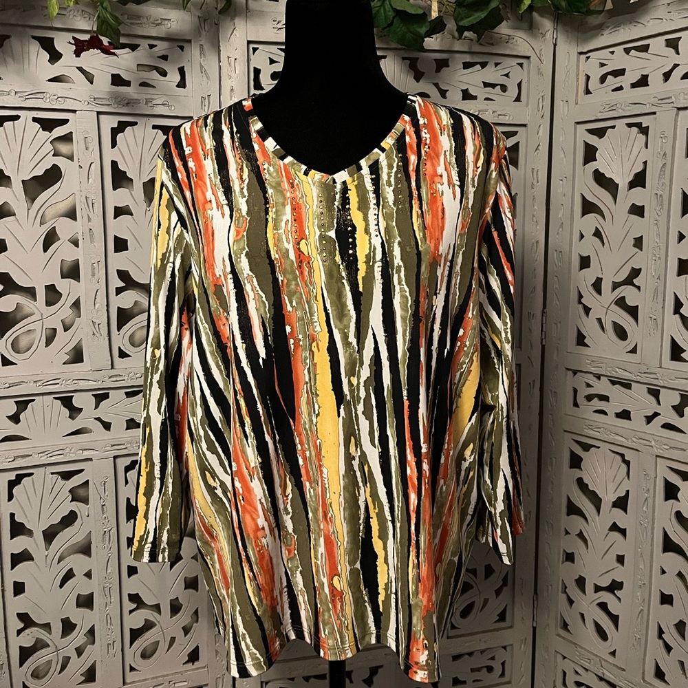 ALISON DALEY SUPER SOFT & SPARKLY BLACK WITH MULTIPLE COLORS MID SLEEVE PLUS TOP